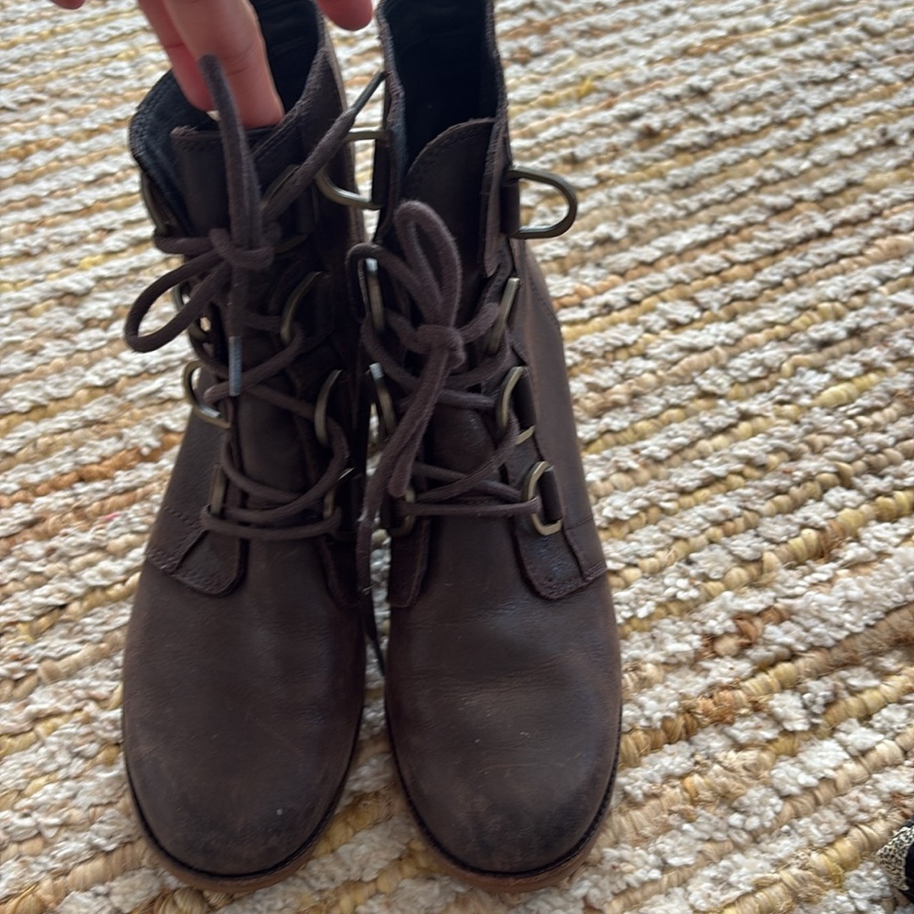 Sorel Cate Lace Bootie - Size 8- Blackened Brown